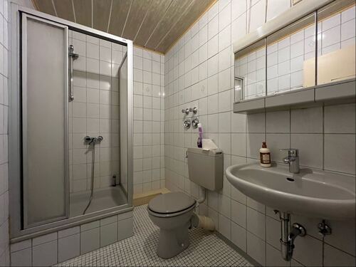 Bad mit Dusche - 