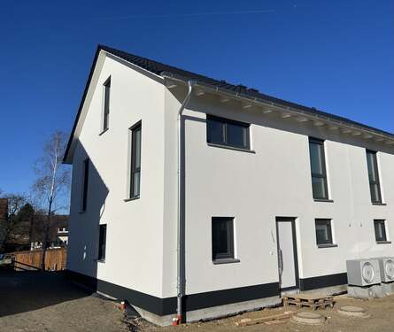 Straßenansicht - 5 Zimmer Doppelhaushälfte in Hildesheim