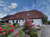 mit KI verändert - Vorgarten des Hauses - 4 Zimmer Doppelhaushälfte in Schellerten