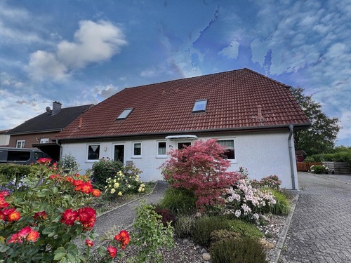 mit KI verändert - Vorgarten des Hauses - 4 Zimmer Doppelhaushälfte in Schellerten