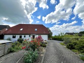 Doppelhaushälfte rechts /Stellplätze - 