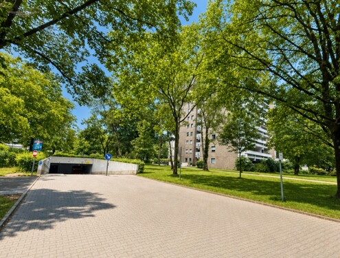 Tiefgaragenzufahrt - 4 Zimmer Etagenwohnung zum Kaufen in Taufkirchen
