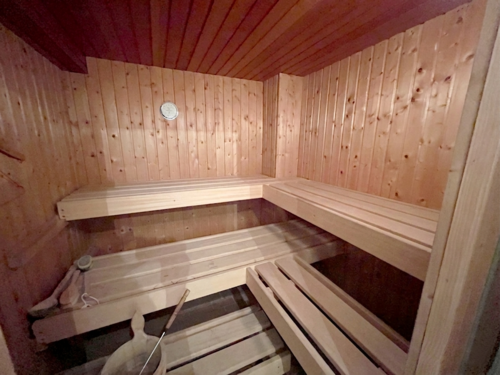 ... gesundheitsfördernder Sauna - 