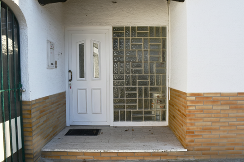 Hauseingang - 7 Zimmer Mehrfamilienhaus, Wohnhaus zum Kaufen in Pfungstadt