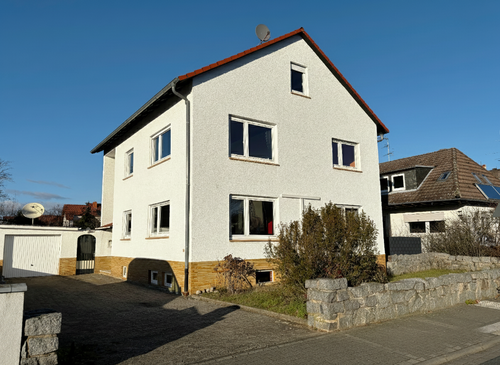 Hausansicht - Großzügiges 3-Parteienhaus in angenehmer zentraler Wohnlage von Pfungstadt