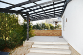 große Terrasse mit Überdachung - 