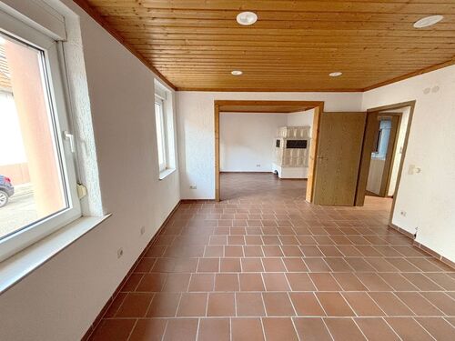 großzügiges Wohnzimmer - Einfamilienhaus mit 111,00 m² in Roßdorf zum Kaufen