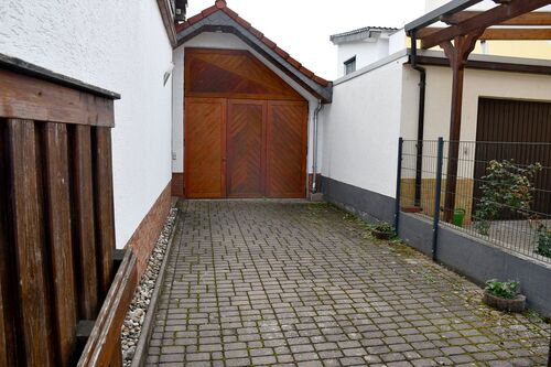 Innenhof / Hauszugang - 5 Zimmer Einfamilienhaus zum Kaufen in Roßdorf