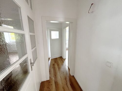 Flur - Dachgeschoßwohnung mit 70,00 m&sup2; in Darmstadt zur Miete