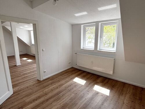 Arbeiten/Gast - 3 Zimmer Dachgeschoßwohnung zur Miete in Darmstadt