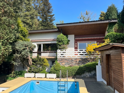 Hausansicht Gartenseite - **RESERVIERT** Wohnen am Waldrand, nur 10 km von Bensheim entfernt, in Lautertal, auf ca. 1.800 m² traumhaftem Grundstück