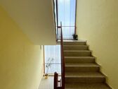 helles Treppenhaus - 3 Zimmer Etagenwohnung zum Kaufen in Darmstadt-Kranichstein