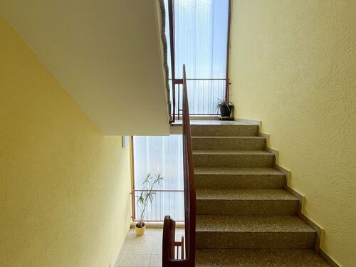 helles Treppenhaus - 3 Zimmer Etagenwohnung zum Kaufen in Darmstadt-Kranichstein