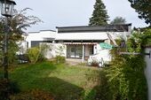 Hausansicht Gartenseite - **RESERVIERT** Charmanter Bungalow in ruhiger waldrandnaher Wohnlage von Darmstadt-Kranichstein