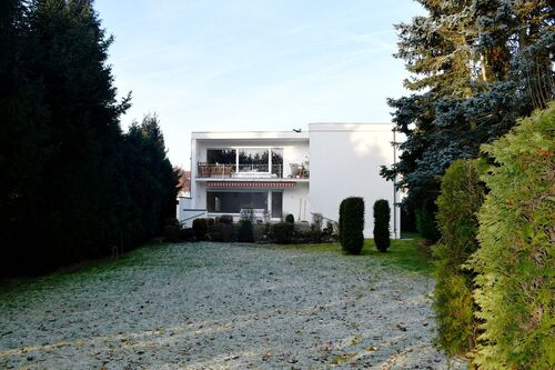 Hausansicht Gartenseite - Attraktives großzügiges Zweifamilienhaus im Bauhausstil in Darmstadt-Arheilgen