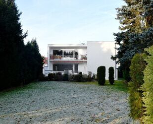 Attraktives großzügiges Zweifamilienhaus im Bauhausstil in Darmstadt-Arheilgen