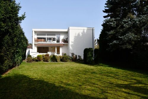 Hausansicht Gartenseite - Attraktives großzügiges Zweifamilienhaus im Bauhausstil in Darmstadt-Arheilgen