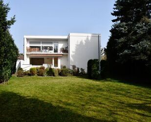 Attraktives großzügiges Zweifamilienhaus im Bauhausstil in Darmstadt-Arheilgen