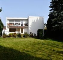 Attraktives großzügiges Zweifamilienhaus im Bauhausstil in Darmstadt-Arheilgen