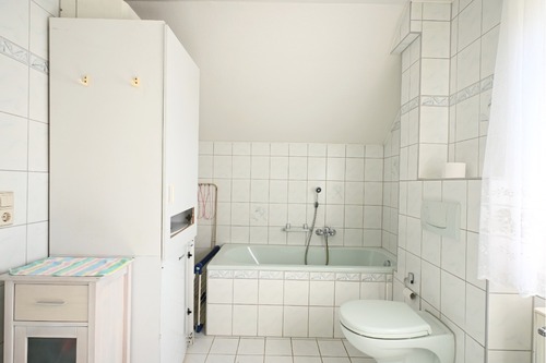 Badezimmer mit Badewanne - 