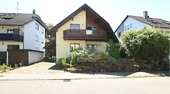 Hausansicht mit Terrasse - Ein Paradies für Eltern und Kinder
