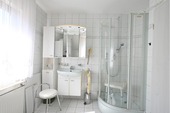 Badezimmer mit Dusche - 
