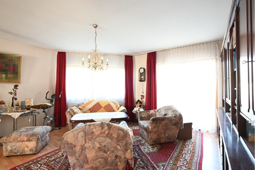 Helles Wohnzimmer - 5 Zimmer Einfamilienhaus in Bretten