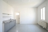Küche leer - 5 Zimmer Erdgeschoßwohnung zum Kaufen in Vaihingen