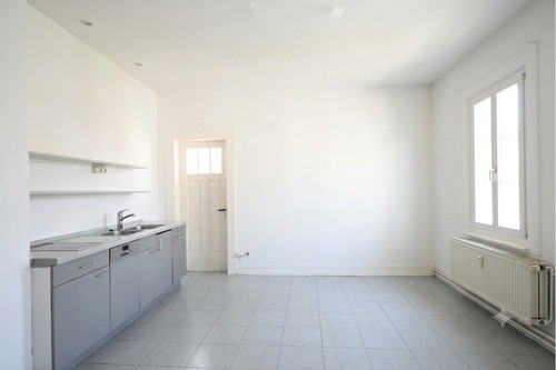 Küche leer - 5 Zimmer Erdgeschoßwohnung zum Kaufen in Vaihingen