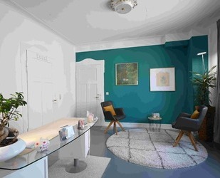 Wohnung, derzeit als Büro genutzt, im ersten OG in Vaihingen zu verkaufen.
