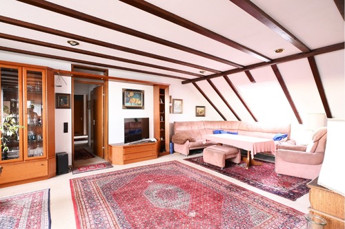 Wohnzimmerr Sicht 2 - 4 Zimmer Dachgeschoßwohnung in Stuttgart