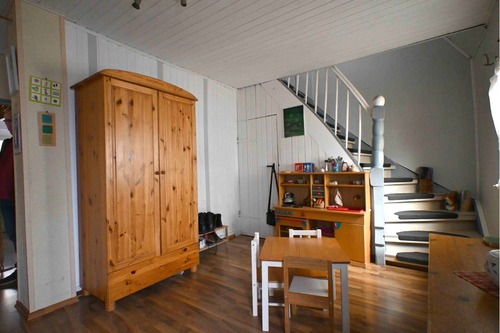 Eingangssituation und Treppenhaus - Einfamilienhaus mit 120,00 m&sup2; in Vaihingen zum Kaufen