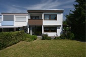 Hausansicht mit Garten - Kleine Familie sucht bezahlbares Haus mit schönem, ruhigen Garten??? Hurra, gefunden!