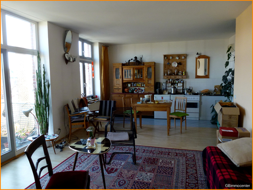 Wohnzimmer mit offener Küche - 