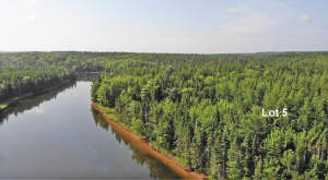 Cape Breton - Cleveland - Großzügiges Ufer-Grundst - 