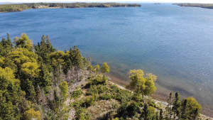 Cape Breton - Bras d`Or Lake - Tolles See-Ufergrun - 