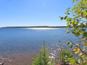 Cape Breton - Bras d`Or Lake - Tolles See-Ufergrun - 
