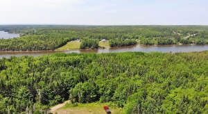 Cape Breton - Cleveland - Wunderschönes Fluss-Ufer - 