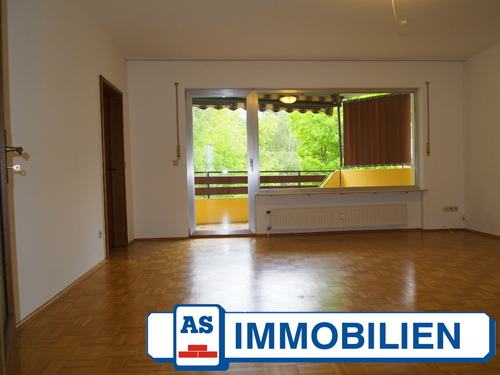 Wohnzimmer links Küche - 3 Zimmer Etagenwohnung zur Miete in Bad Orb