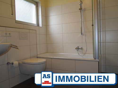 Tageslichtbad mit Wanne - Etagenwohnung mit 75,00 m&sup2; in Bad Orb zur Miete