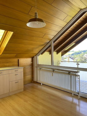 Küche (EBK) mit überdachtem Balkon - 