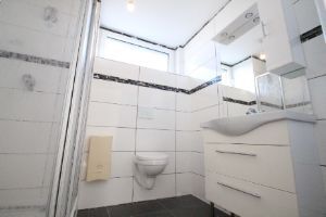 Badezimmer - 3- Zimmerwohnung mit 91,00 m&sup2; in Bonn zum Kaufen