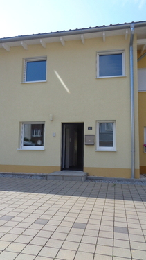 Haus Vorderseite - 4 Zimmer 4- Zimmerwohnung in Naumburg (Saale)