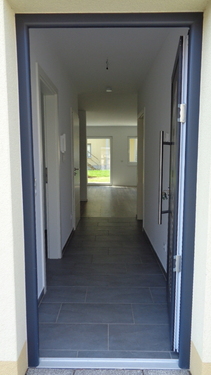Hauseingang - 4- Zimmerwohnung mit 99,00 m² in Naumburg (Saale) zum Kaufen