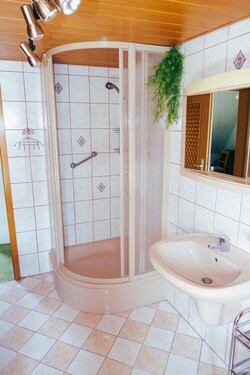 Bad im Dachgeschoss - 