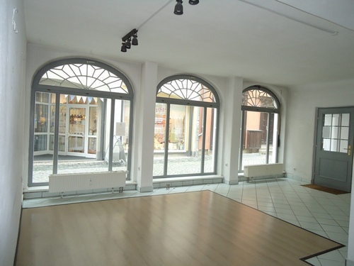 Ladengeschäft - 2 Zimmer Wohn- & Geschäftshaus zur Miete in Naumburg