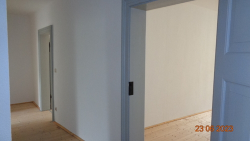 Flur Blick v.l.n.r. Schlafz Wohnzimmer - 