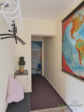 hinterer Flurbereich mit Garderobe - 