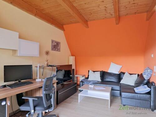 Blick ins Wohnzimmer - (EF1086_M) Jena: Wöllnitz, kleine möblierte Haushälfte mit Balkon in ruhiger grüner Wohnlage