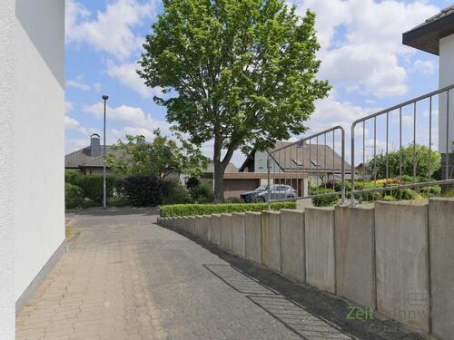 eigener PKW-Stellplatz - 
